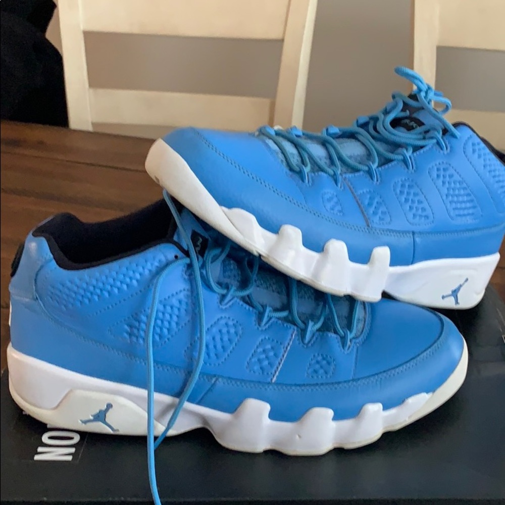 Nike Pantone 9